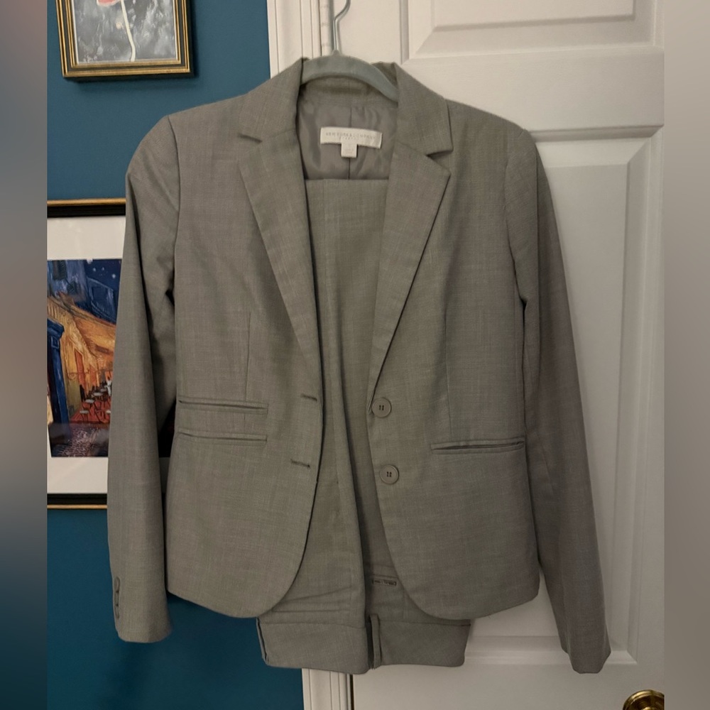New York & Co Womens Size 0 Stretch Light Gray pants snd jacket Suit